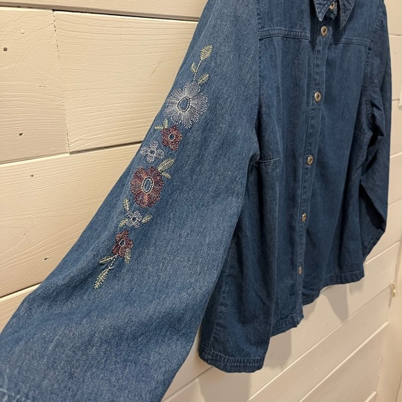 💙 Vintage-Inspired Embroidered Denim Shirt – Size 10 - Picture 7 of 10